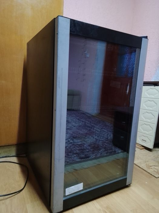 Міні-холодильник вітрина Vestfrost M85 Slimline (НЕ РОБОЧИЙ, ПІД ВІДНОВЛЕННЯ)
