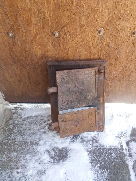 Drzwiczki do kuchni kaflowej.