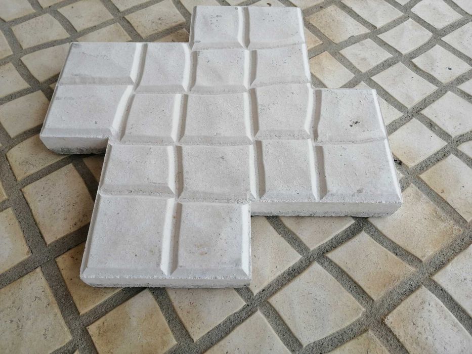 Mosaico de calçada alternativa em branco