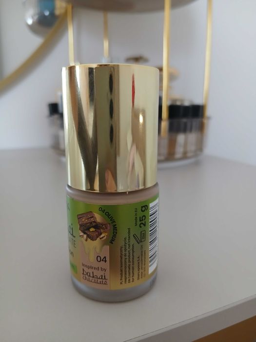 Stars DUBAI CHOCOLATE FOUNDATION podkład kryjący 04 Olive medium