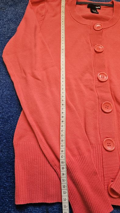 Koralowy sweterek 36 guziki H&M