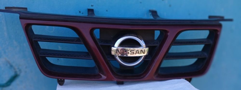 Решітка радіатора Nissan X-Trail T30 (2001-2003) Оригінал