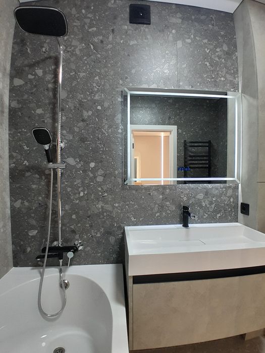 Центр! 2к.кв в Новобудові з новим ремонтом! Ліфт з резервним живленням