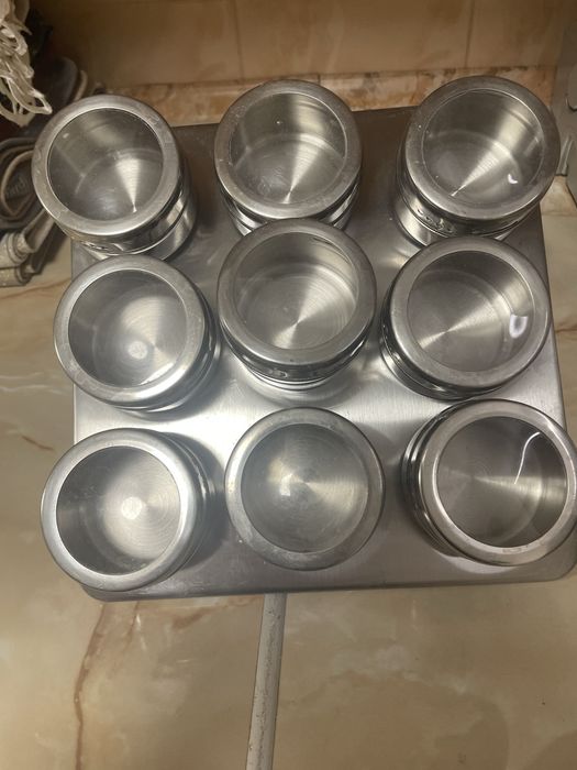 набор банок для специй на металлической подставке