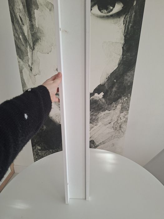 Stolik i dwie półki