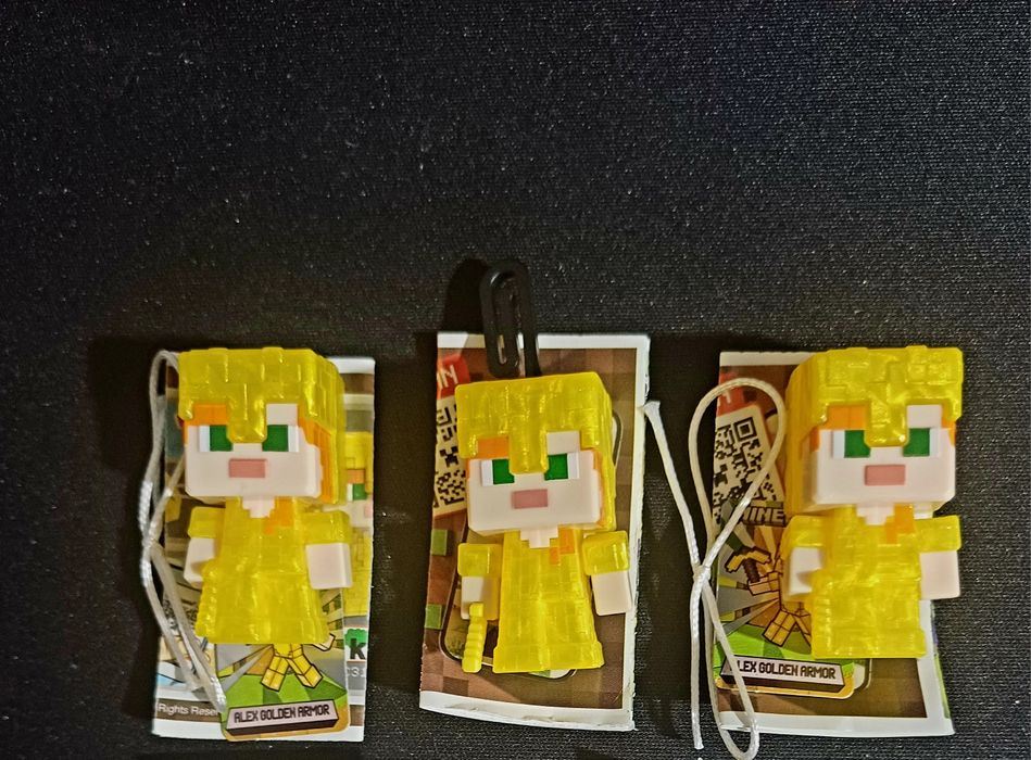 Фигурки Kinder Joy Minecraft.