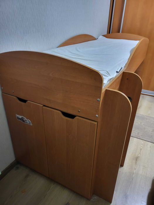 Дитяче ліжко Універсал з висувними ящиками, шафою та столом