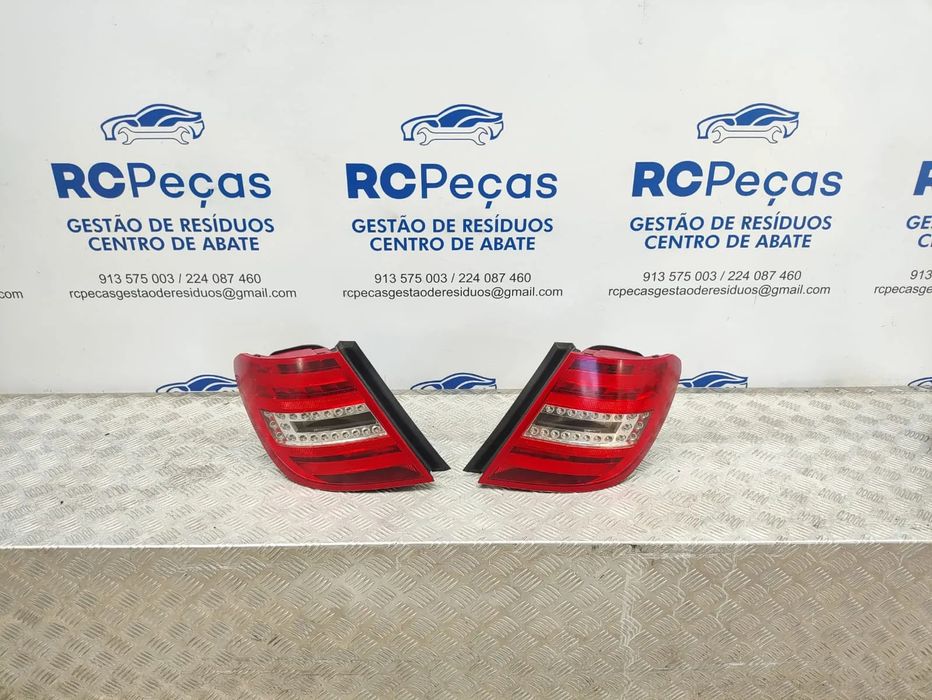 Farolins Tras Traseiros Esquerdo Direito Originais LED Mercedes Benz