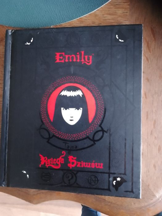 Emily, tajna księga dziwów