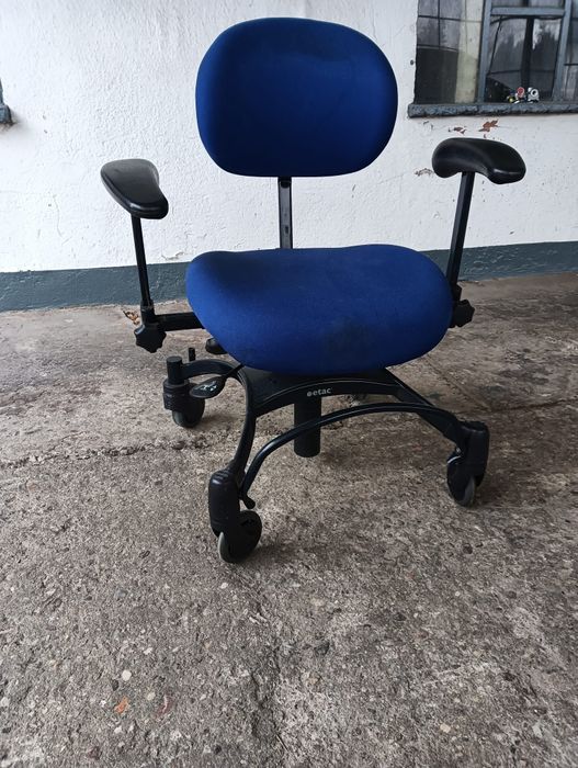 Krzesło biurowe szerokie