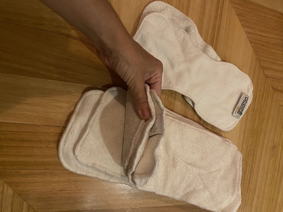 Conjunto de fraldas reutilizaveis e absorventes