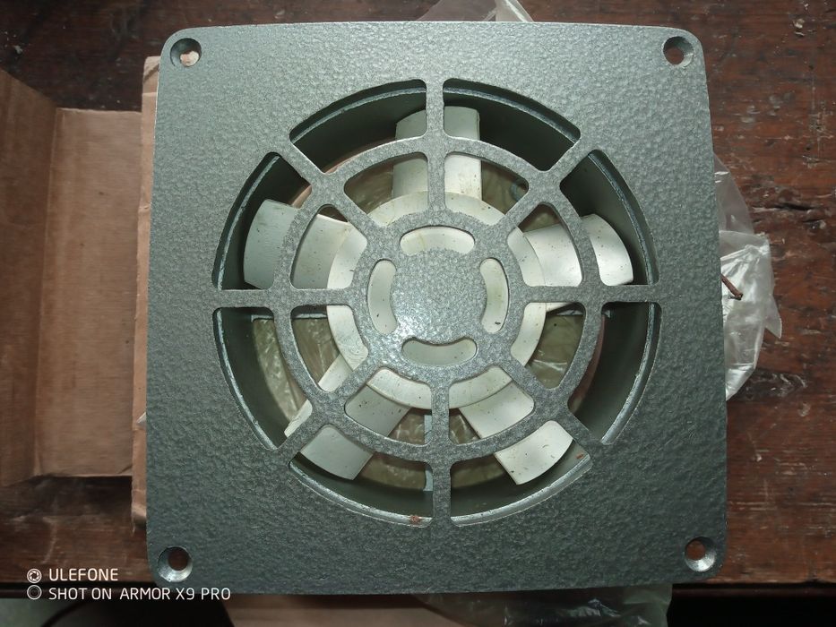 Stary, solidny wentylator, nieuzywany