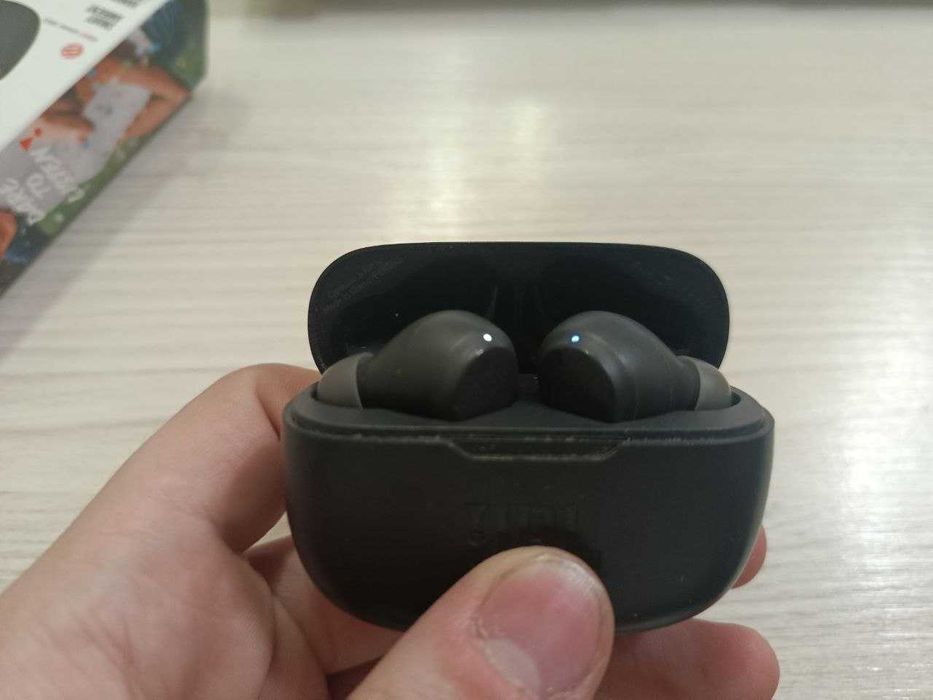 Продам навушники JBL, є дефект