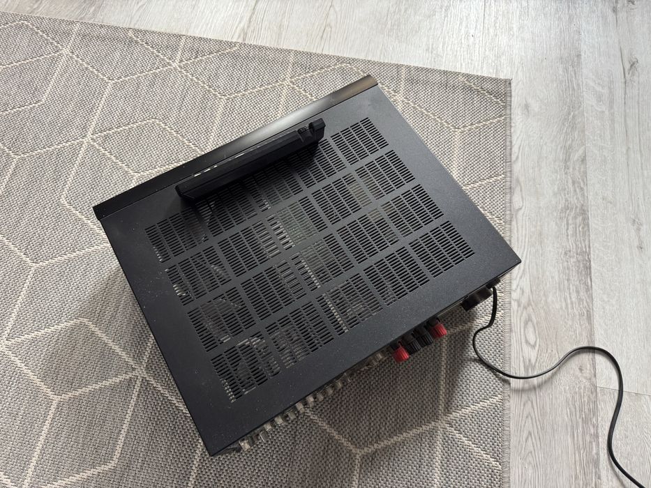 Amplituner YAMAHA RX-v596RDS