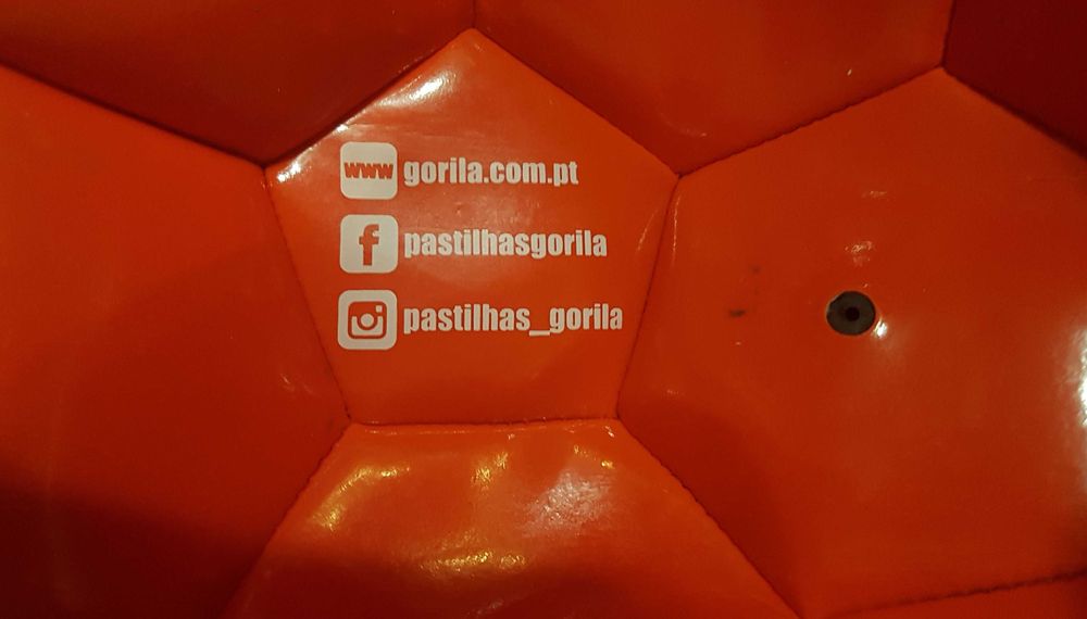 Bola de futebol (chicletes Gorila)