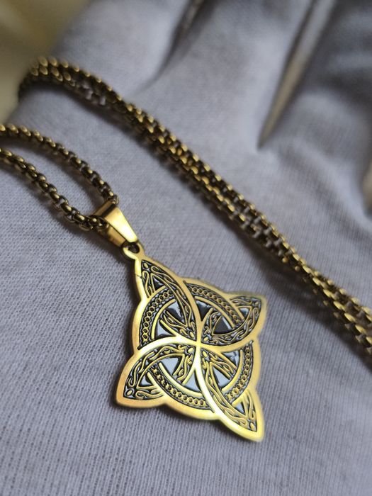 Colar Dourado de simbologia Ancestral