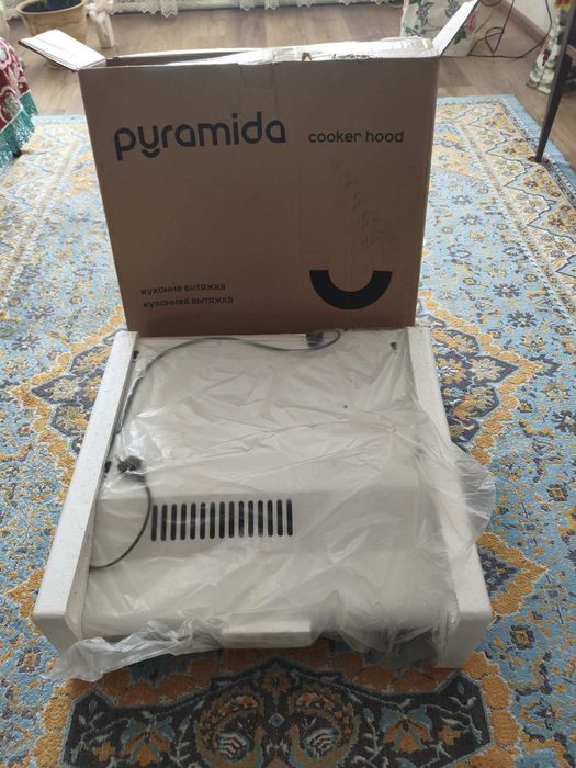 Продам витяжку Pyramida UNO 50 WH