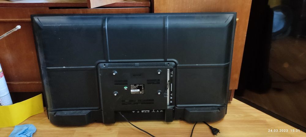 Телевізор Akai 1000грн.тріснув екран