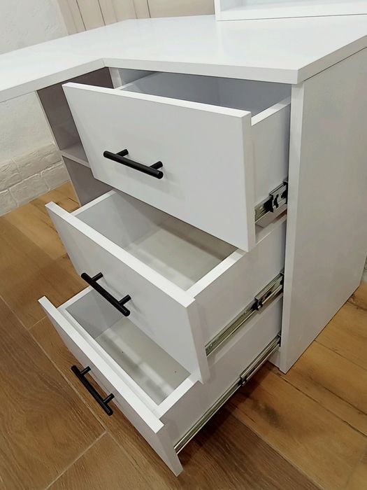 Манікюрний розкладний стіл, стіл для манікюру кутовий.