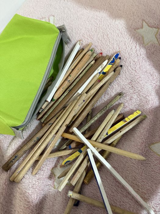 Продам олівці карандаші