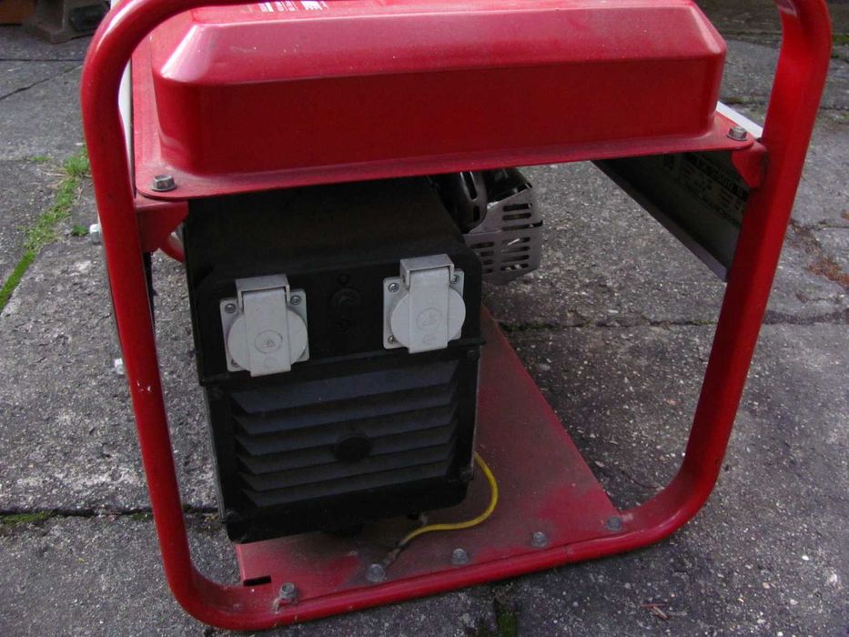 Agregat prądotwórczy Hercules - napięcie 220V - moc 2,2kVA - pełnosprawny - odbiór osobisty