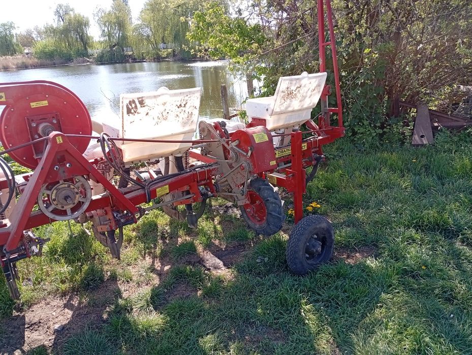 Продам сівалку СУ 8 СТ в відмінному стані , як нова з транспортним і сигналізацією