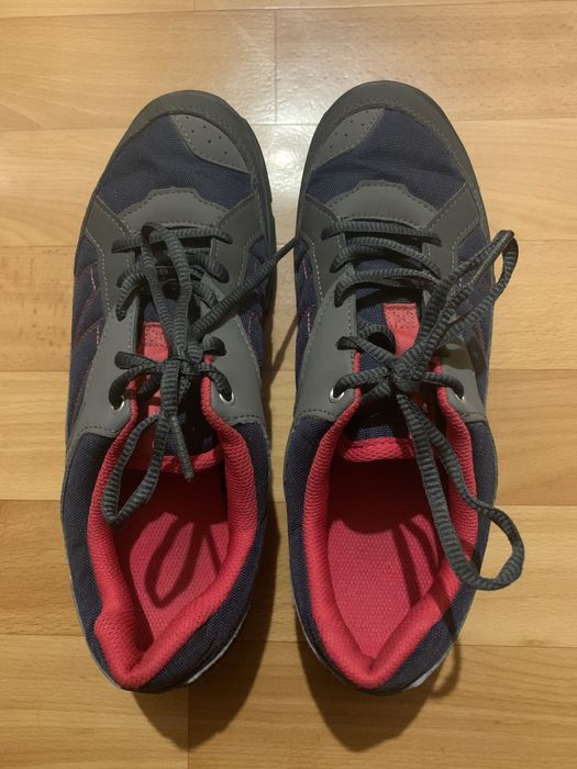 Кросівки спортивні