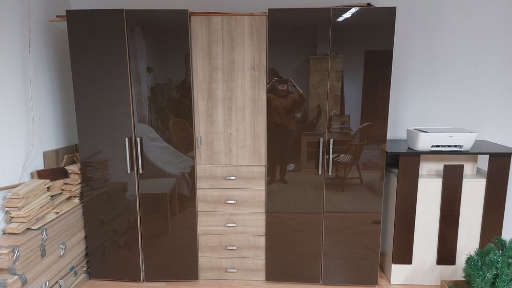 Szafa czterodrzwiowa