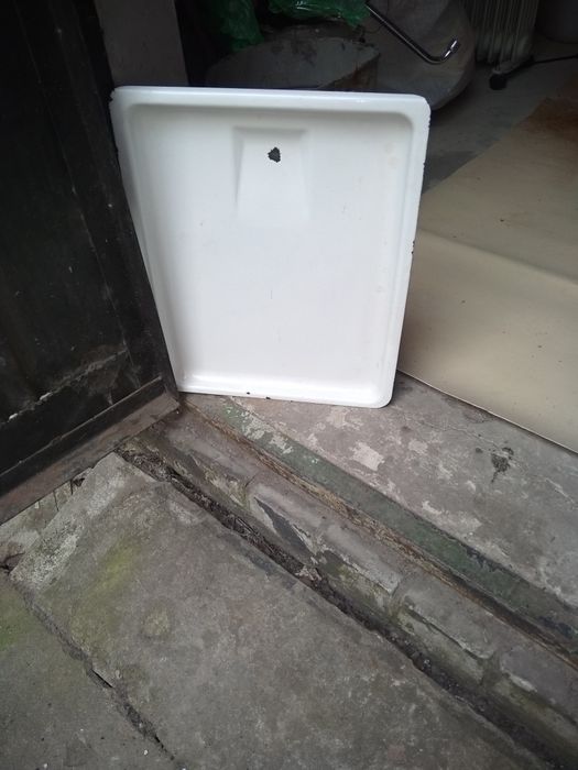 Продам аллюминиевые тазы и противень.