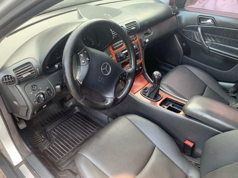 Авто Mercedes-Benz C200