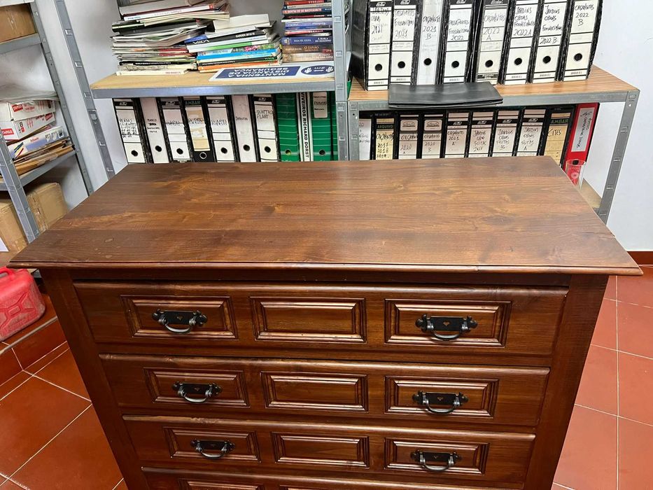 Cómoda Antiga em ótimo estado