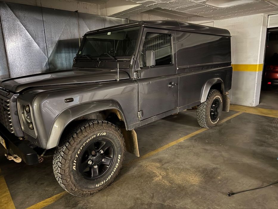 Land Rover Defender 110