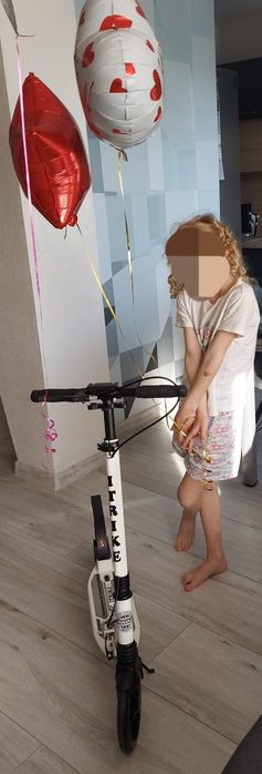 Гарний, надійний самокат