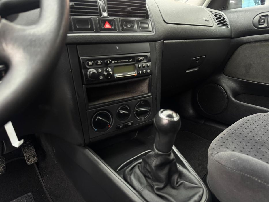 Volkswagen Golf IV 1.6i 25 Anos por 110€ mes