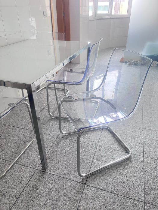 Mesa e 4 cadeiras
