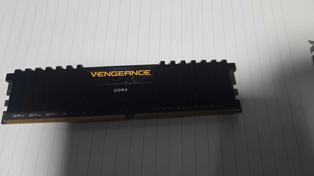 Corsair Vengeance LPX 32GB (1x32GB) DDR4 3000MHz C16 - Black ram