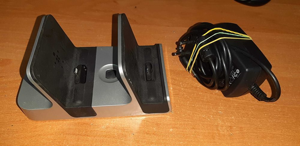 Зарядная док-станция Belkin F8J135, зарядний пристрій Apple Dual Light