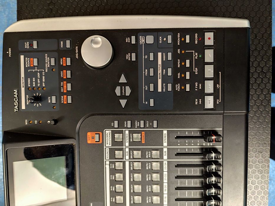 Mesa digital de gravação Tascam 2488 neo C/Nova