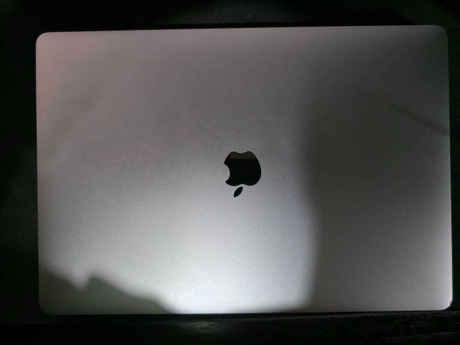 Macbook Pro 2017, CPU i7, RAM 16gb, SSD 256gb