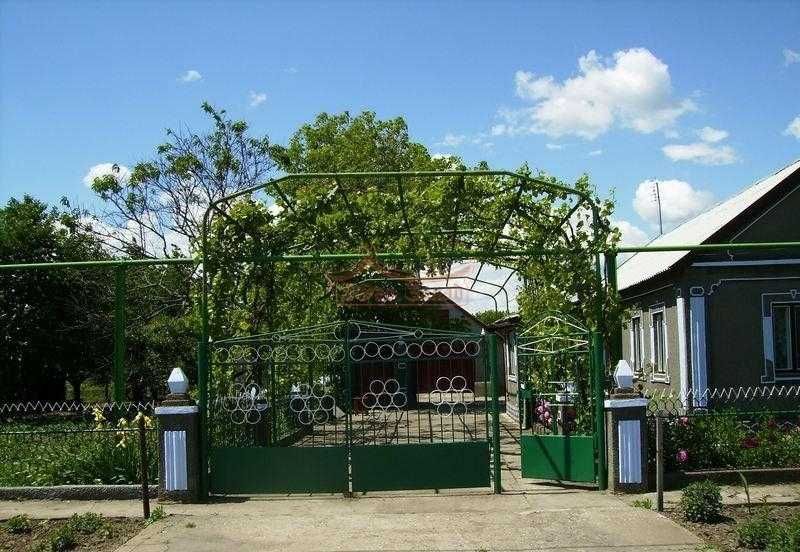 Продам великий дом з ремонтом, садом та всіма зручностями!