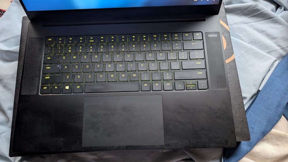 Razer blade 15 base rtx 3060 fhd 144 i7 10750h 1tb