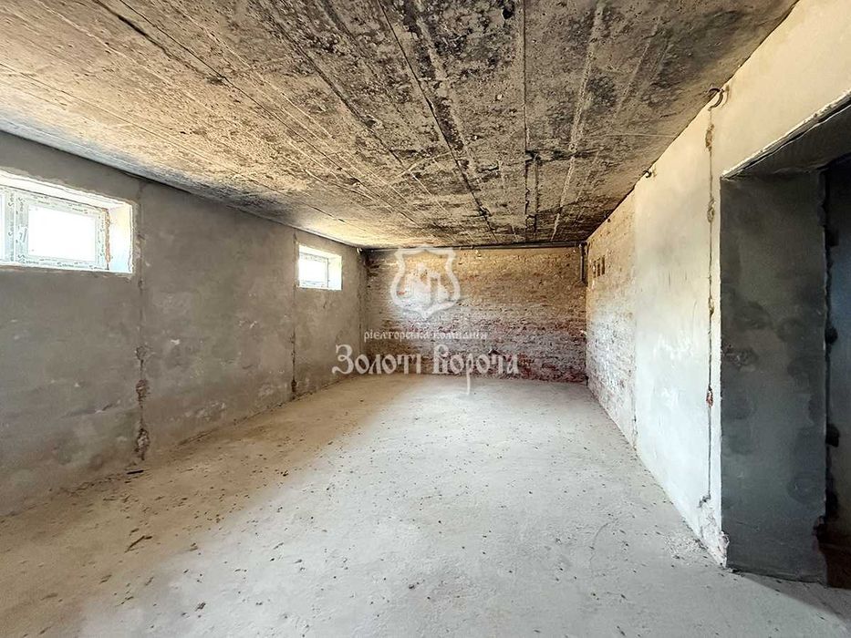 Будинок, 2 поверхи, ділянка — 0,8 га. с. Гавронщина, Макарівський р-н