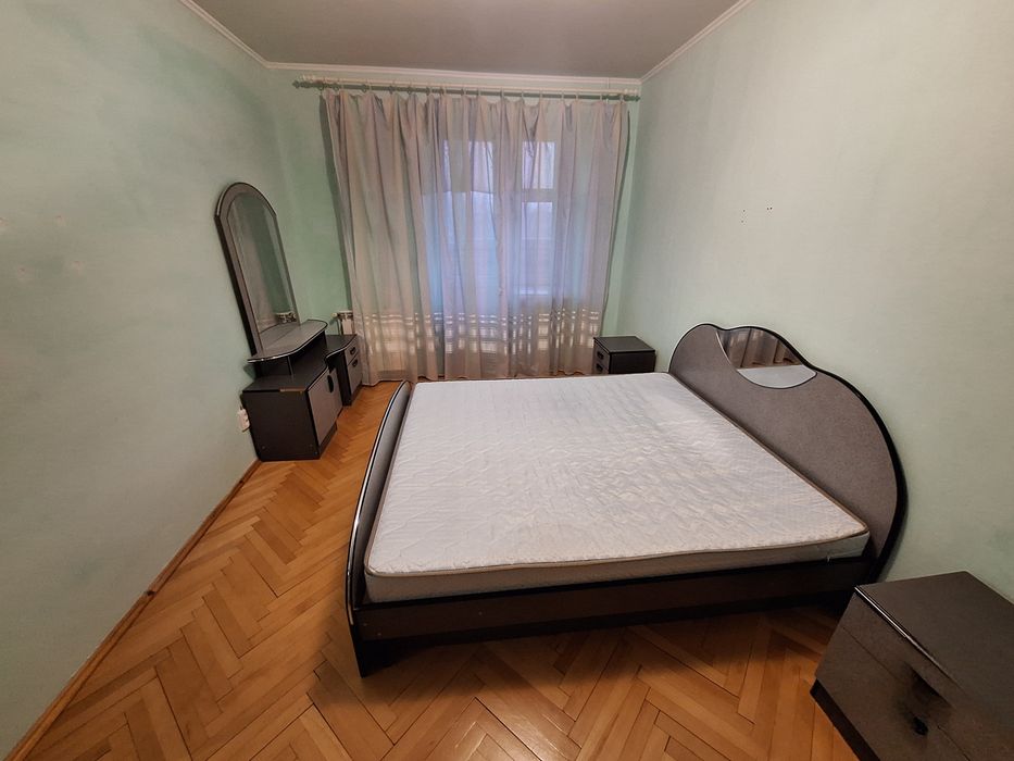 2 кімнатна квартира в Пасічній пл.68.5 кв.м з і/опаленням