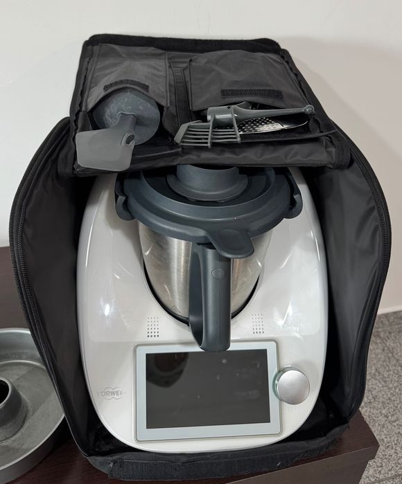 Bimby + acessórios + brindes (descascador, forma, mala de transporte)