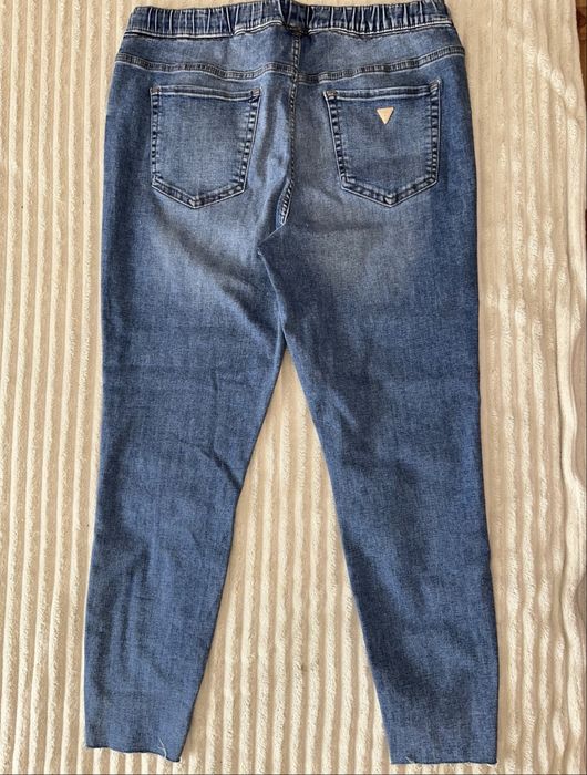 Джинси Guess на резинці підійдуть для вагітних