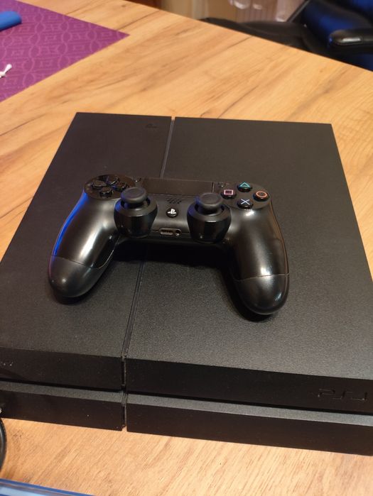 Konsola PS4+dodatki