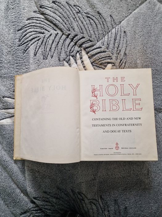 Big Book Holy Bible, Bíblia grande escrita em inglês
