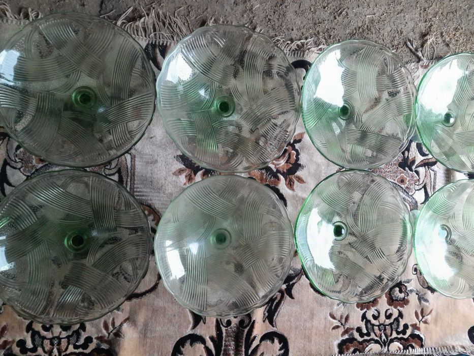 Посуда тарілки стакани хлібниці інше