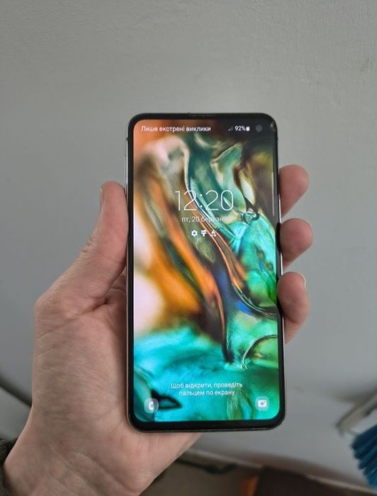 Продам samsung s10e состояние 7/10 срочно