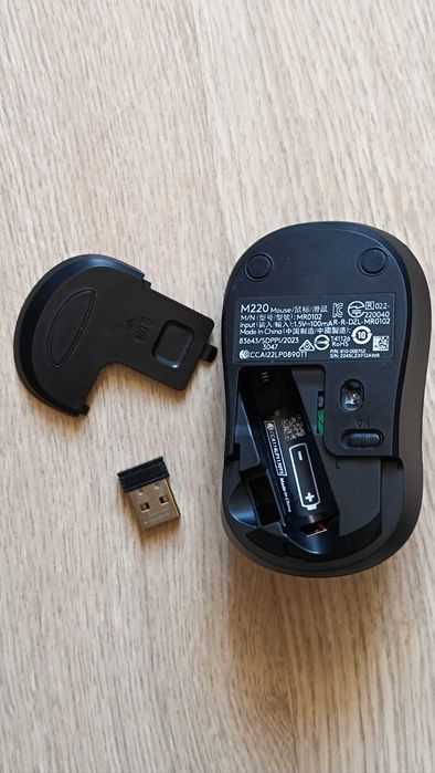 Продам безшумну мишку logitech M220